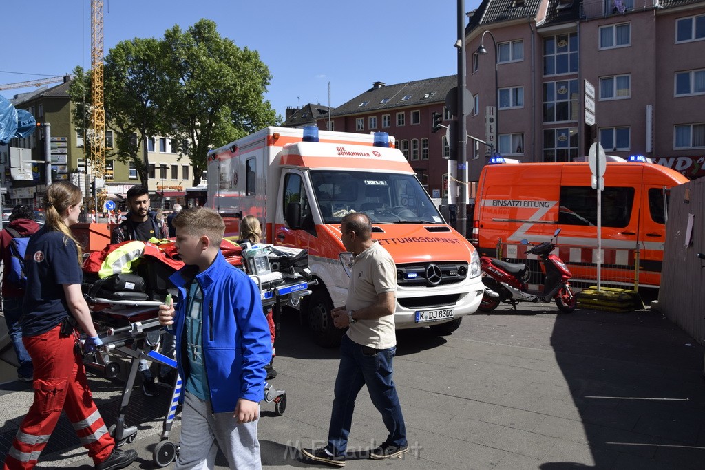 Einsatz BF Reizgas Koeln Kalk Kalk Arcaden P26.JPG - Miklos Laubert